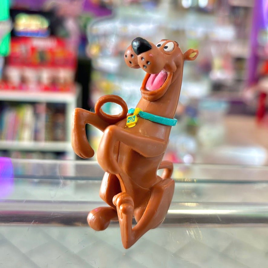 Scooby Doo: Sitting Scooby Scared Figure (Character Options, 2000s) - PopCultGang