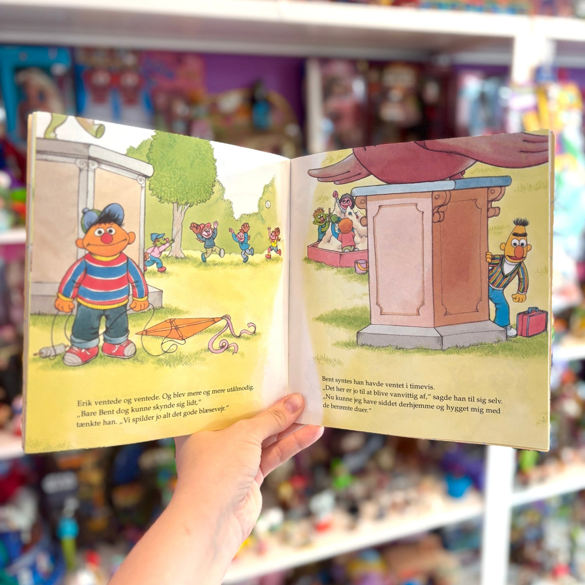 Sesame Street: "Bent Og Erik I Parken" Book (Danish, 1992) - PopCultGang