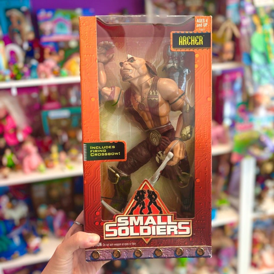 Small Soldiers: Archer Figure with Firing Cross Bow 30 cm (Kenner, 1998) - PopCultGang