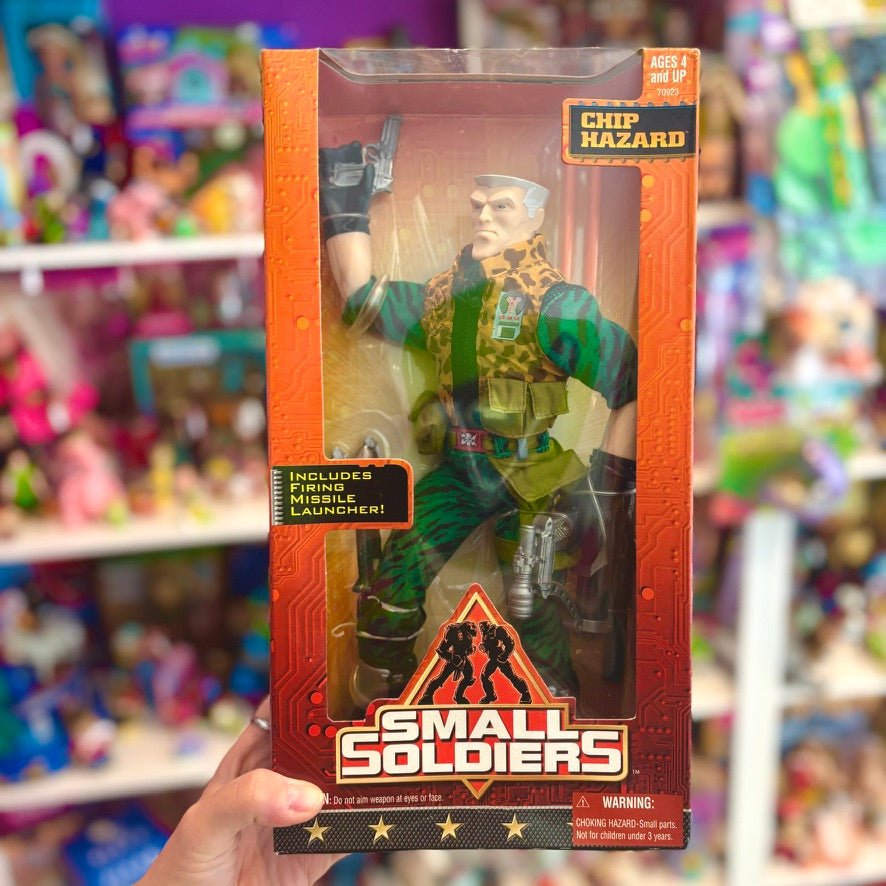 Small Soldiers: Chip Hazard Figure with Firing Missile Launcher 30 cm (Kenner, 1998) - PopCultGang