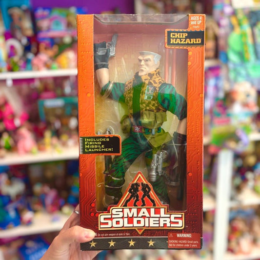 Small Soldiers: Chip Hazard Figure with Firing Missile Launcher 30 cm (Kenner, 1998) - PopCultGang