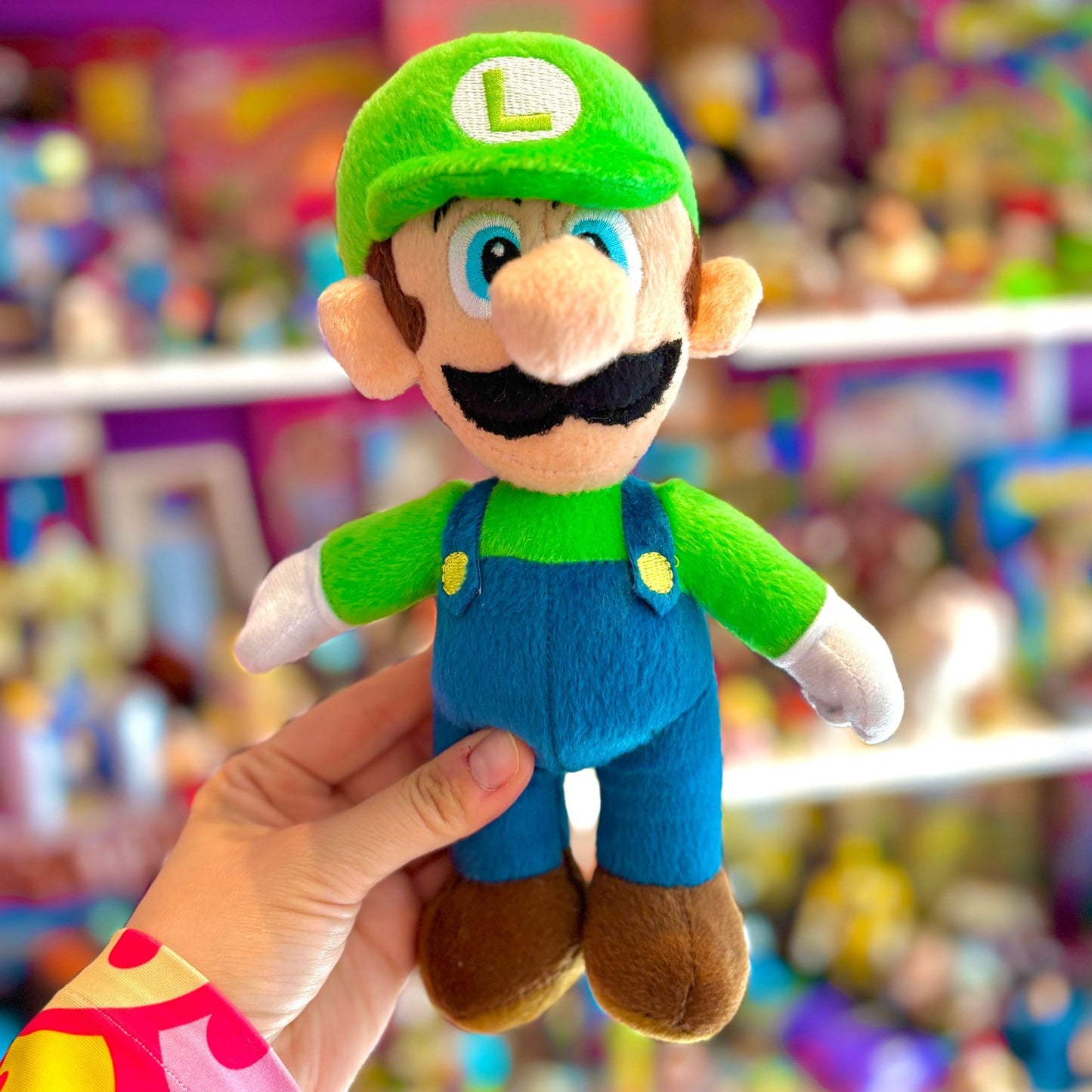 Super Mario: Luigi Plush (Nintendo, 2010) - PopCultGang