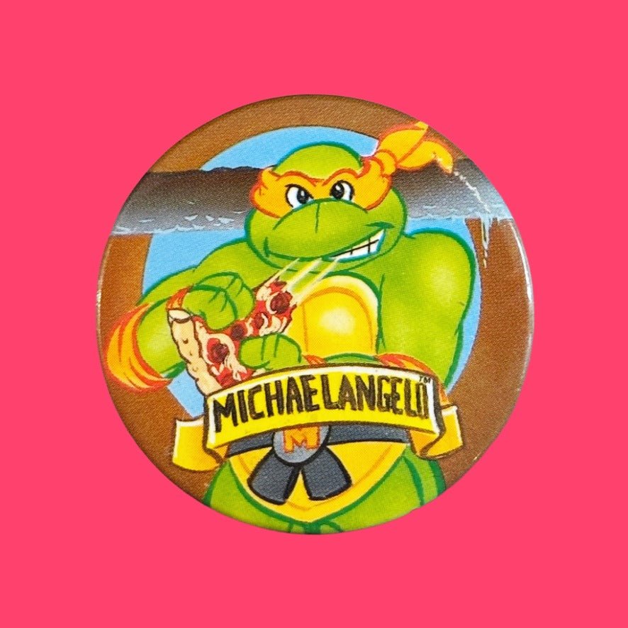 Teenage Mutant Ninja Turtles: Michelangelo Eating Pizza Pin Badge (80s) - PopCultGang