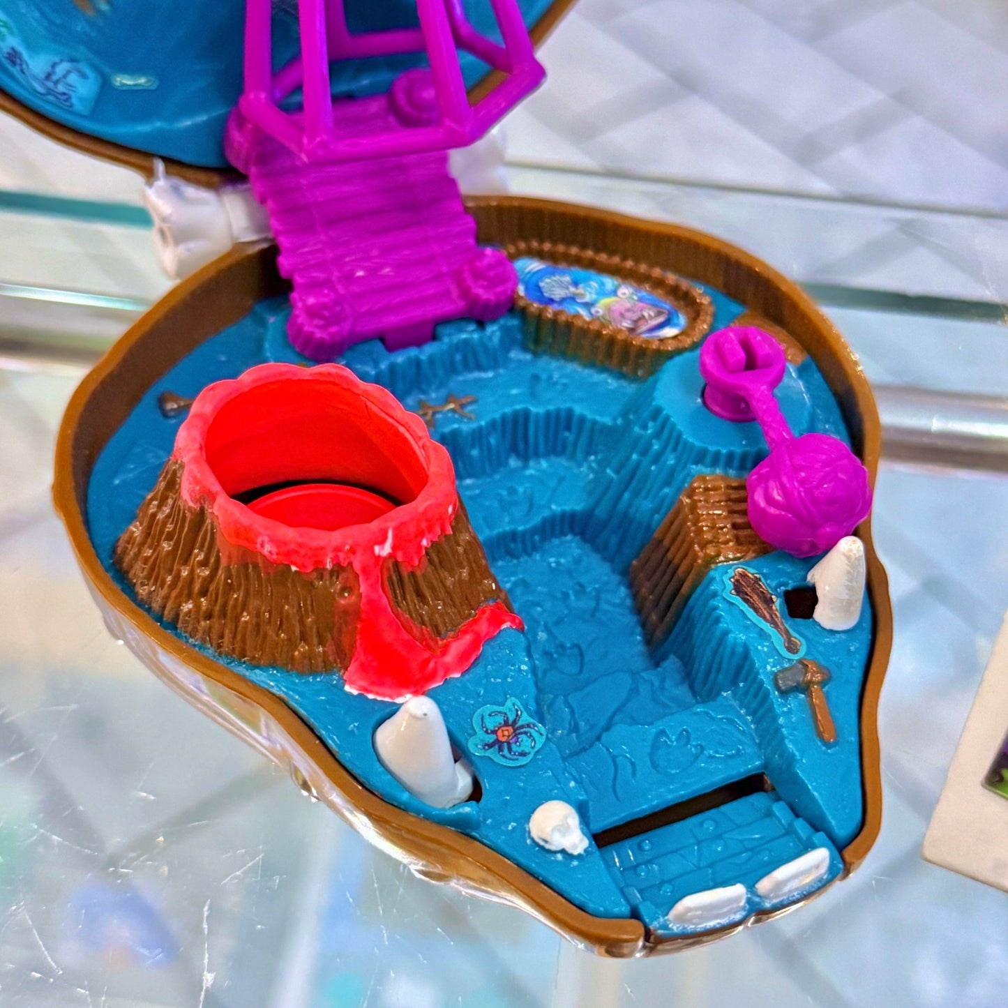 Teenage Mutant Ninja Turtles: Mini Mutants - Bebop's Cave Dino Playset (Playmates, 1995) - PopCultGang