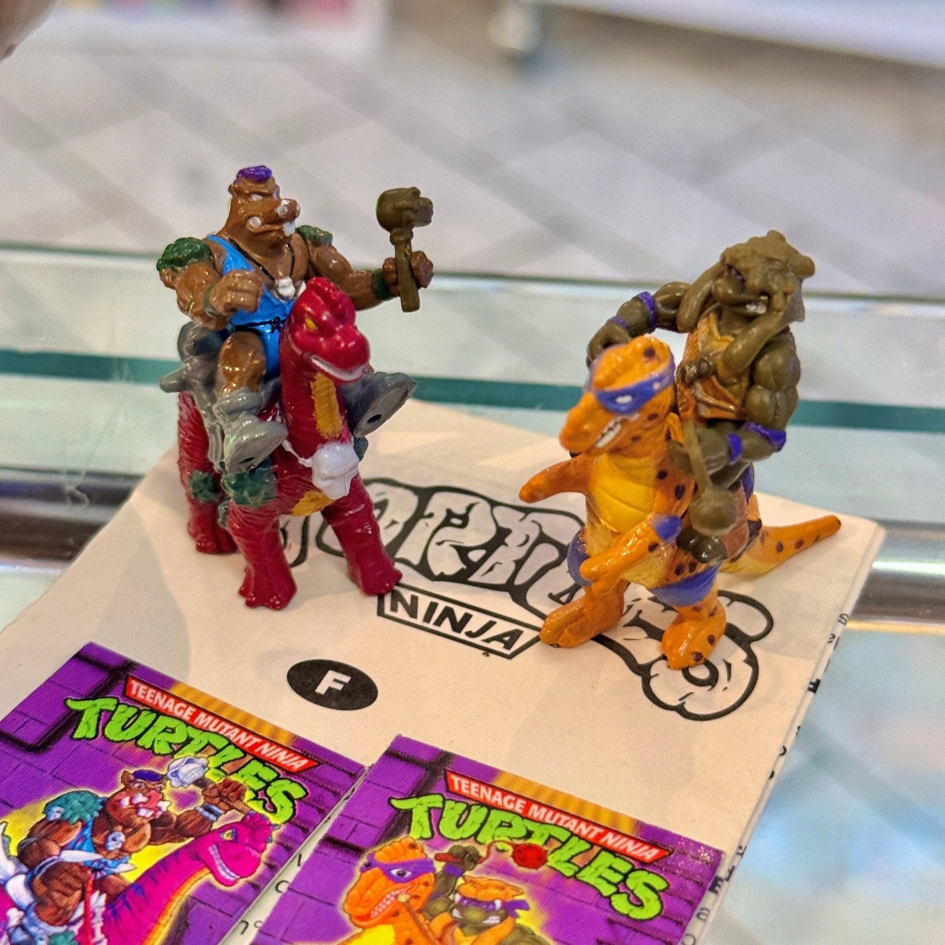 Teenage Mutant Ninja Turtles: Mini Mutants - Bebop's Cave Dino Playset (Playmates, 1995) - PopCultGang