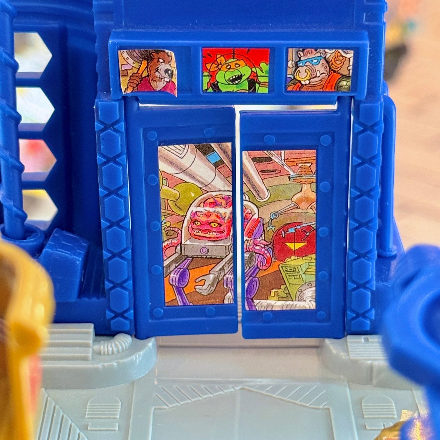 Teenage Mutant Ninja Turtles: Mini Mutants Bodacious Battlesets - Dimension X Wars Playset (Playmates, 1994) - PopCultGang