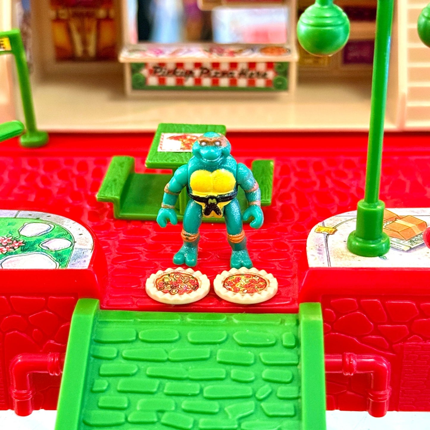 Teenage Mutant Ninja Turtles: Mini Mutants Bodacious Battlesets - Pizza Wars Playset (Playmates, 1994) - PopCultGang