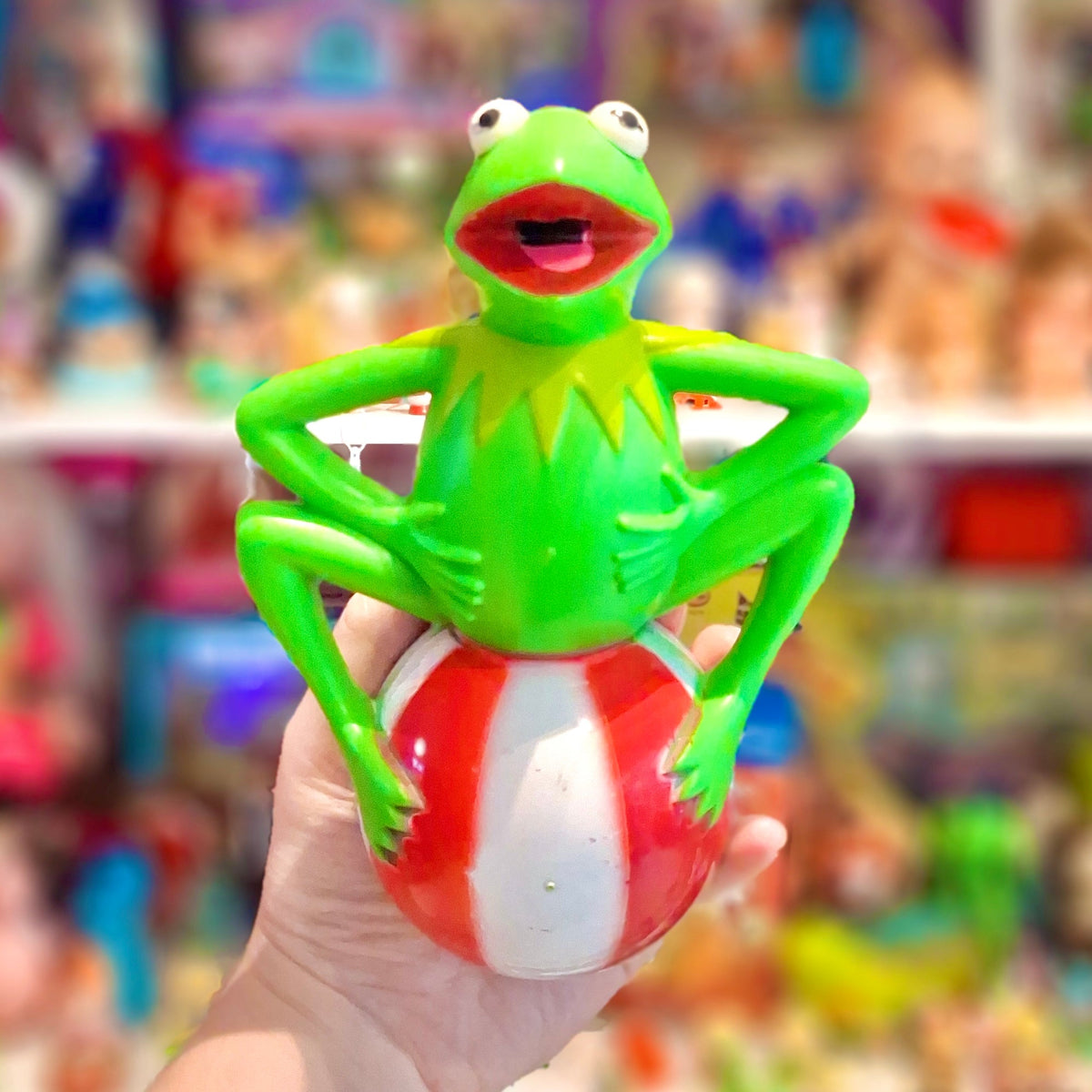 The Muppets: Kermit’s Game Figure - Kermit on Ball 12cm (Milton Bradley, 1978) - PopCultGang
