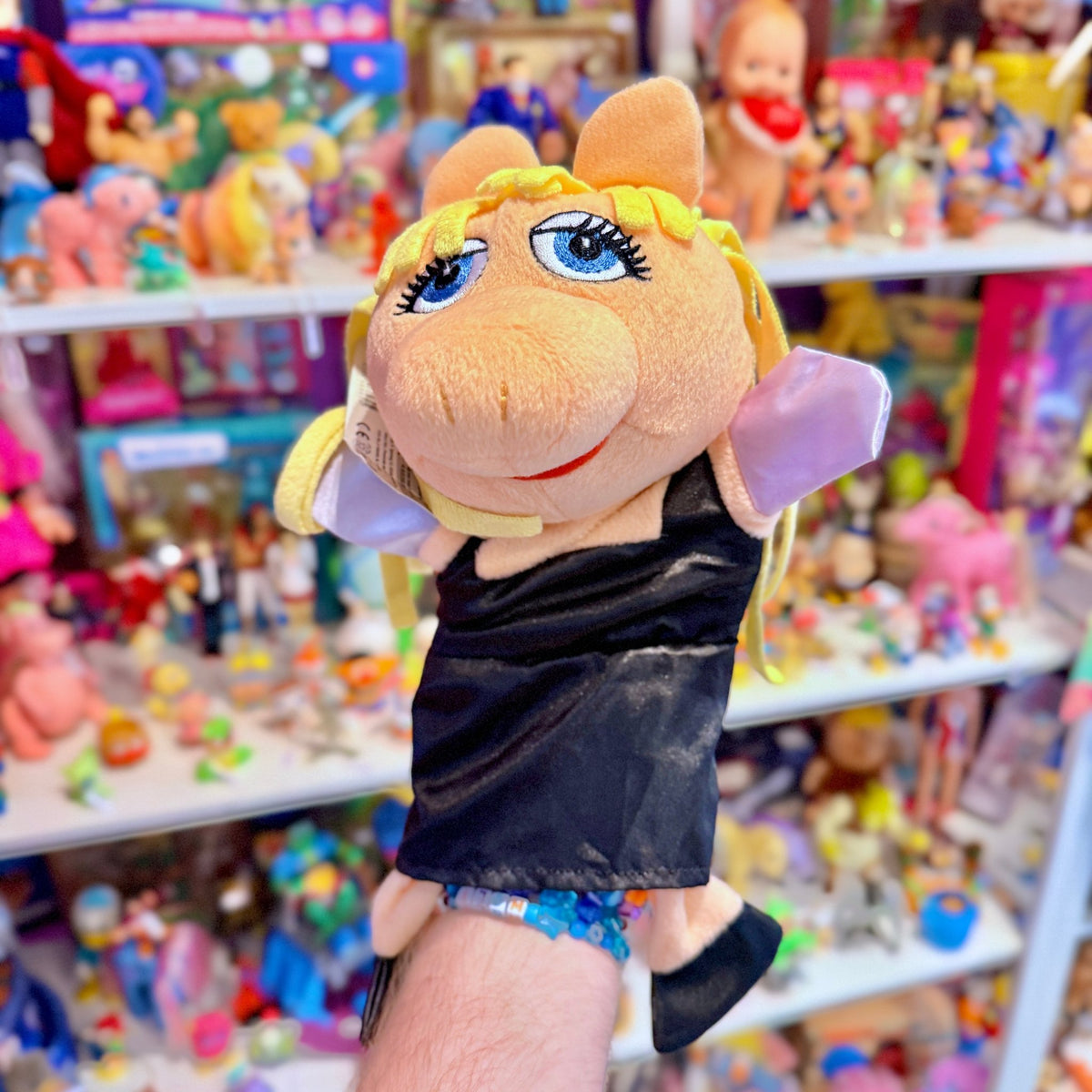 The Muppets: Miss Piggy Hand Puppet (Albert Hejn, 2012) - PopCultGang