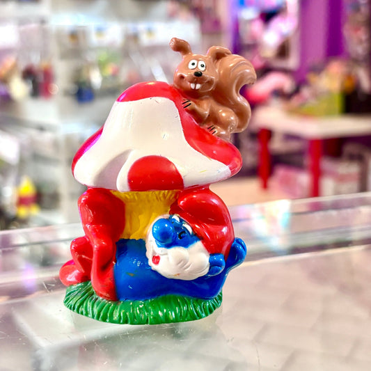 The Smurfs: Papa Smurf Laying Next To Mushroom PVC Figure (90s) - PopCultGang