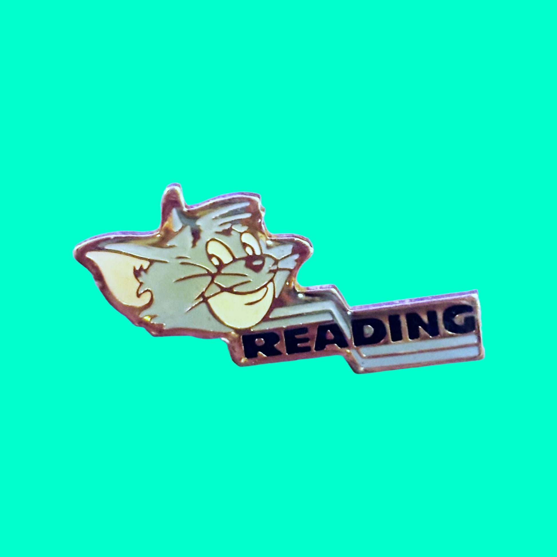 Tom And Jerry: "Reading" Enamel Pin (80s) - PopCultGang