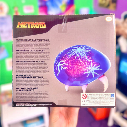 World of Nintendo: Metroid Prime - Ultraviolet Glow Metroid Figure Lamp - PopCultGang