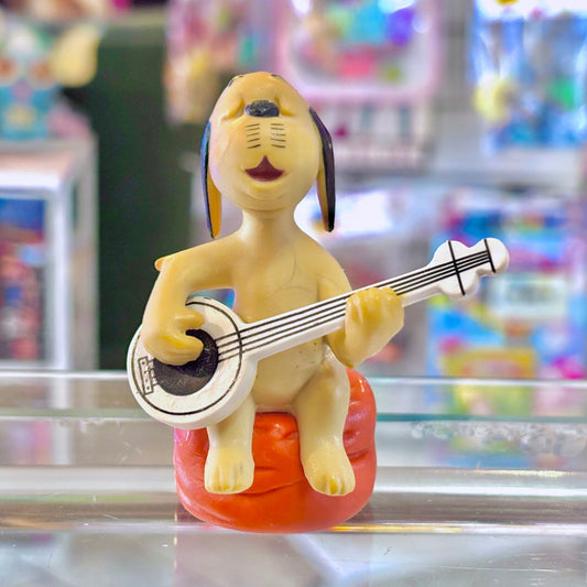 Wum The Dog: Playing Banjo PVC Figure (Aktion Sorgenkind, Loriot, German TV - show, 70s) - PopCultGang
